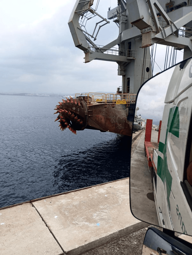 transporte de cargas especiales En jicartrans también contamos con el transporte de cargas especiales por carretera